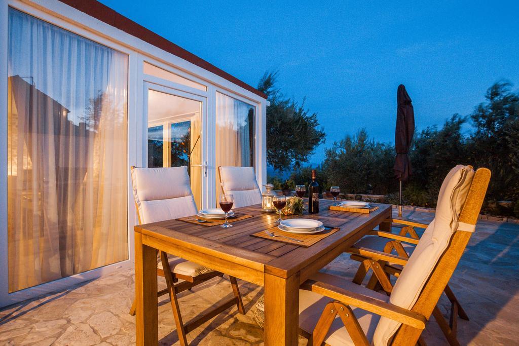 Holiday home Zlatni san - couples favorite gem - private pool Bol Chambre photo