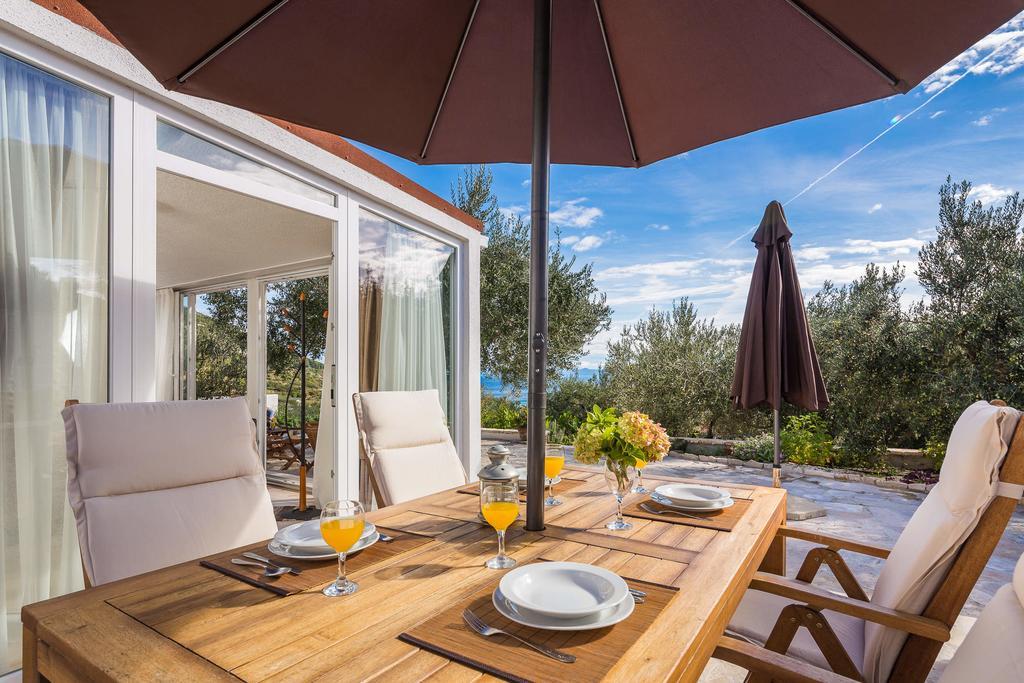 Holiday home Zlatni san - couples favorite gem - private pool Bol Chambre photo