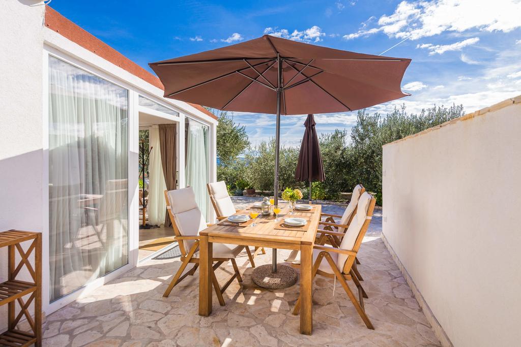Holiday home Zlatni san - couples favorite gem - private pool Bol Chambre photo