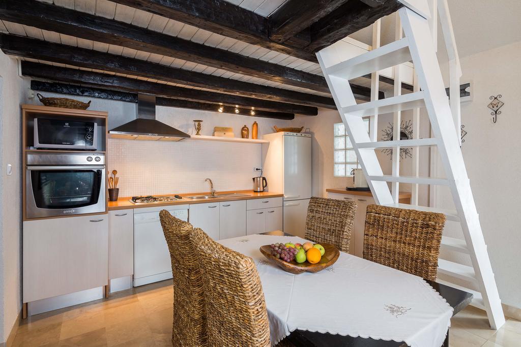 Holiday home Zlatni san - couples favorite gem - private pool Bol Chambre photo