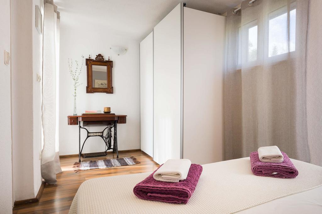 Holiday home Zlatni san - couples favorite gem - private pool Bol Chambre photo